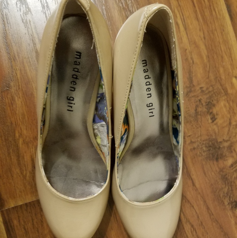 Madden girl pumps
